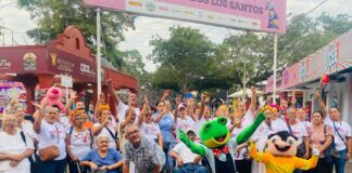 Las y los Abuelitos de Colima Capital Viven Una Tarde Llena de Alegría en la Feria de Todos los Santos 2025