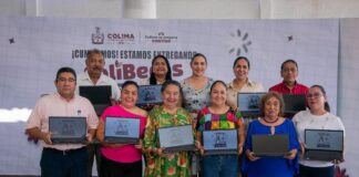 Indira Vizcaíno Entregó Este Miércoles Laptops Gratuitas a Docentes de Manzanillo