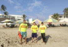 Guardavidas de la UEPC Colima Rescatan a Joven en la Bahía de Santiago