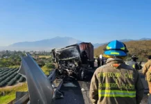 Tras Incendio de Tráiler, Aún Está Cerrada la Autopista Guadalajara-Colima a la Altura de Gómez Farías