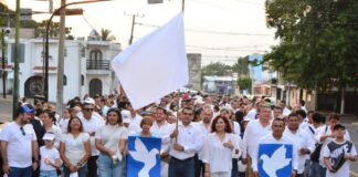 Cientos de Colimenses se Unen a la Marcha de la Unión Social Por La Paz, Encabezada Por el Presidente Riult Rivera