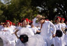 Más de 7 Mil 200 Participantes en el Desfile por 115 Aniversario de la Revolución Mexicana, en Colima