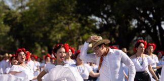 Más de 7 Mil 200 Participantes en el Desfile por 115 Aniversario de la Revolución Mexicana, en Colima