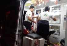 Camioneta Impacta a un Caballo en el Libramiento Los Limones; Atienden CRUM y UEPC Colima a Dos Lesionados