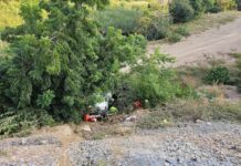 Camioneta Cae a la Laguna de Tepalcates, Manzanillo, Hay Cuatro Personas Lesionadas