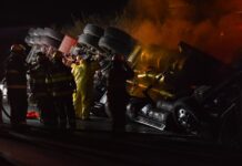 Continúan Atendiendo Volcadura de Pipa Que Transportaba Material Peligroso, Sobre la Carretera Guadalajara-Colima