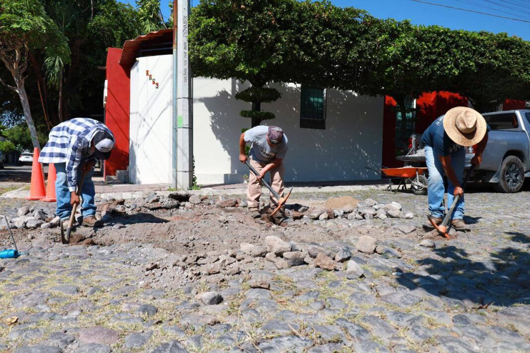 SIGUENLOSBACHEOSCOLIMA