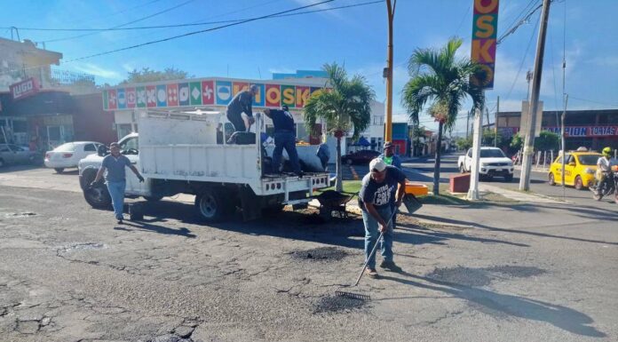 Con Acciones Constantes, el Ayuntamiento de Colima Atiende Vialidades de la Zona Sur