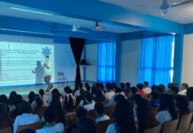 Policía Municipal de Colima Imparte Capacitación Sobre Prevención de Violencia Digital en la Secundaria Reyes Heroles