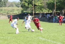 Arrolla Leones de Pueblo Juárez a Xolos, Chivas y El Poblado Siguen en lo Más Alto en el Fútbol de Coquimatlán