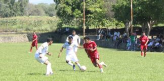 Arrolla Leones de Pueblo Juárez a Xolos, Chivas y El Poblado Siguen en lo Más Alto en el Fútbol de Coquimatlán