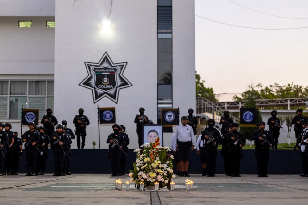 RINDENHOMENAJEAPOLICIA