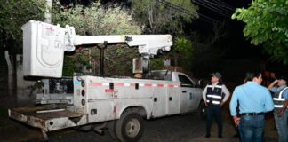 Durante la Madrugada, Riult Rivera Supervisa en Lo de Villa el Encendido de Luminarias Hasta Que Todas Quedaron Funcionando