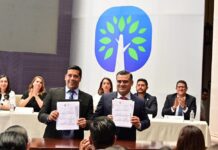 Firma Hermanamiento Ayuntamiento de Colima y su Similar de Aguascalientes