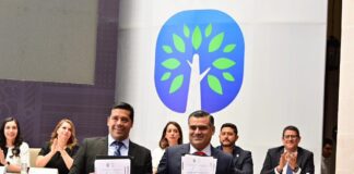 Firma Hermanamiento Ayuntamiento de Colima y su Similar de Aguascalientes
