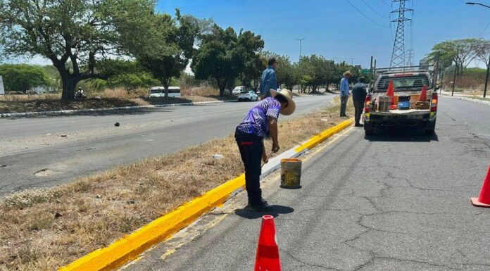 Policía Municipal de Colima Refuerza Señalización Vial en Laterales Del Tercer Anillo Periférico