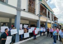 Se Manifiestan Trabajadores Contra Alcalde de Minatitlán, Colima