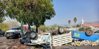 Volcadura de Camioneta Obstruye Vialidad en el Tercer Anillo Periférico Hacia Glorieta de Perritos Bailarines