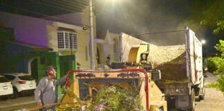 Riult Rivera Continua Los Trabajos de Poda y Deja Iluminada al 100%, la Colonia Jardines Vista Hermosa lll