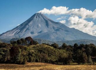 Volcán de Colima Está en Calma y Estable, Representa Riesgo Bajo: UEPC