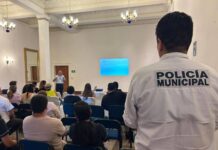 La Seguridad Comienza Con la Prevención. La Policía Municipal da Charla Orientada a Evitar Caer en Extorsiones en el Hotel Concierge