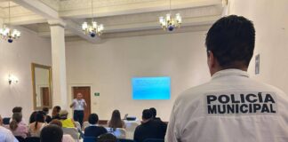 La Seguridad Comienza Con la Prevención. La Policía Municipal da Charla Orientada a Evitar Caer en Extorsiones en el Hotel Concierge