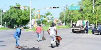 Cuadrillas de Bacheo Mejoran Las Condiciones de la Avenida Niños Héroes, en la Zona Oriente de Colima