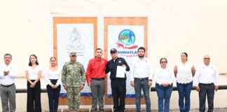 En Ceremonia Cívica, Entrega Alcalde Nombramiento de Seguridad Pública, Tránsito y Vialidad de Coquimatlán